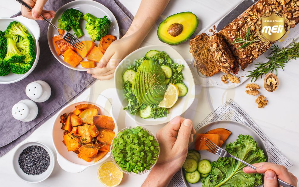 Hãy đảm bảo rằng bạn tiêu thụ một loạt các thực phẩm giàu chất xơ